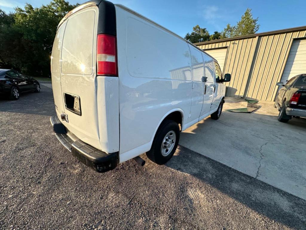 Photo 15 of this CHEVROLET EXPRESS