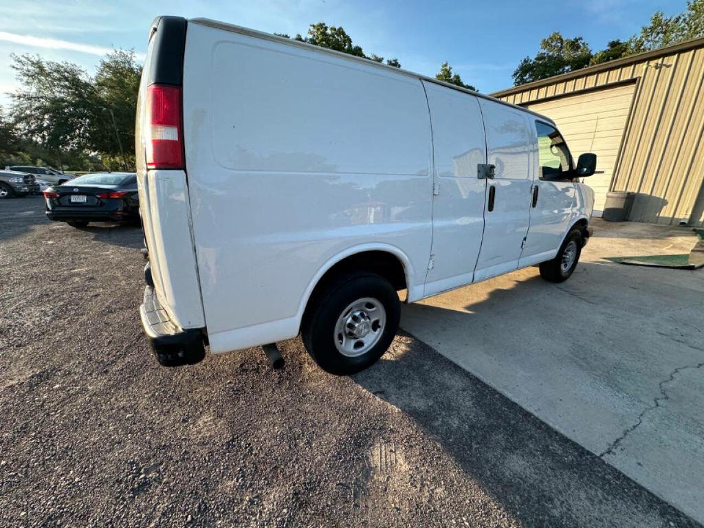 Photo 16 of this CHEVROLET EXPRESS