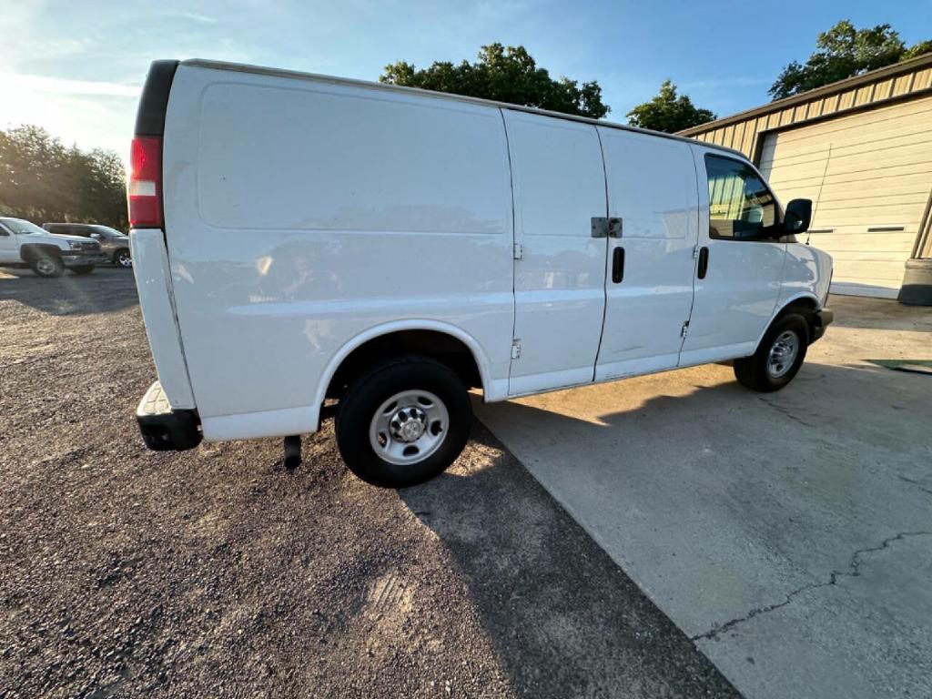 Photo 17 of this CHEVROLET EXPRESS
