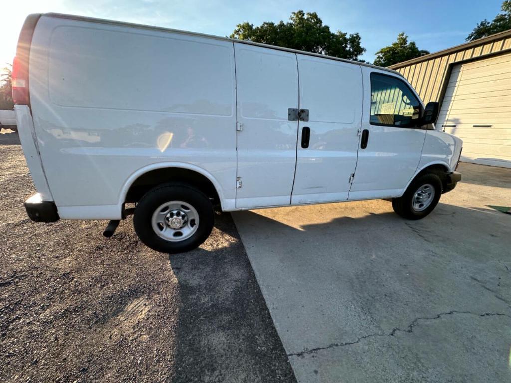 Photo 18 of this CHEVROLET EXPRESS