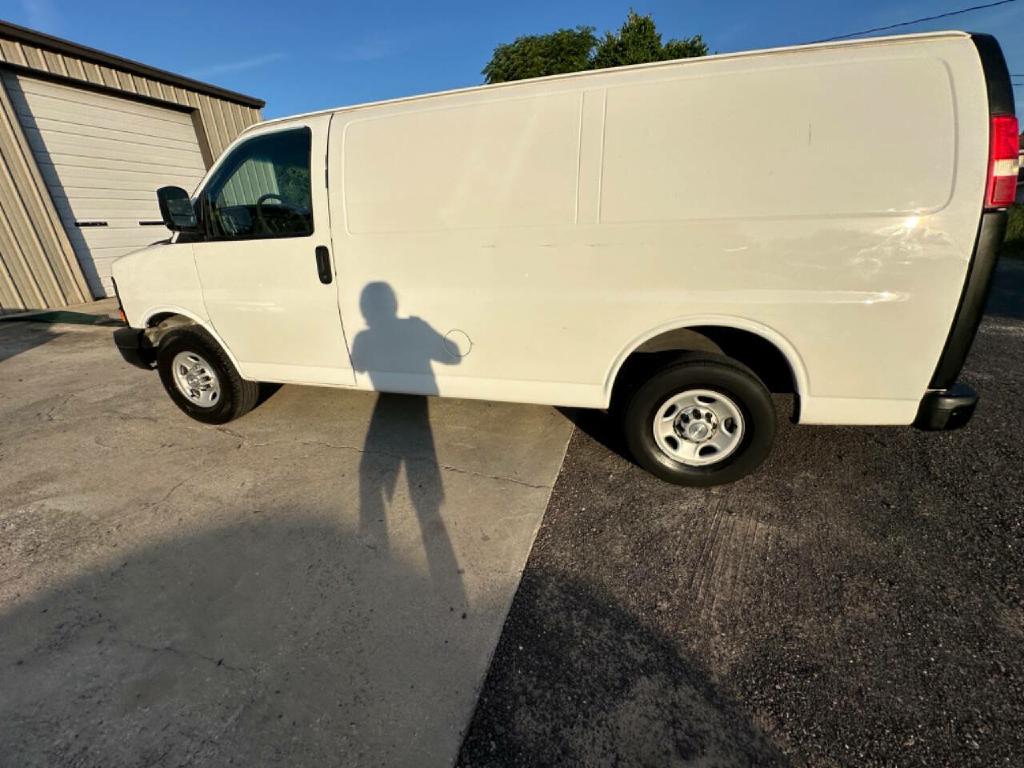 Photo 27 of this CHEVROLET EXPRESS