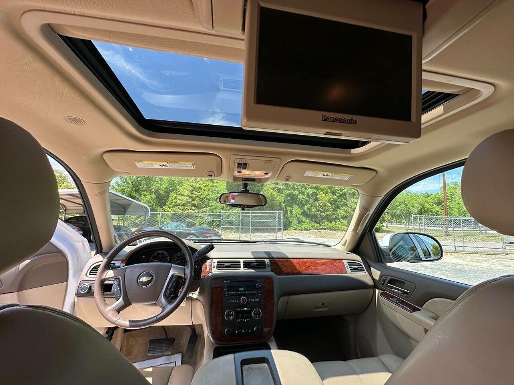 Photo 4 of this CHEVROLET SUBURBAN