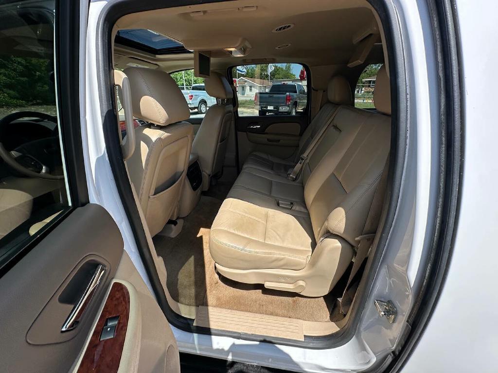 Photo 5 of this CHEVROLET SUBURBAN