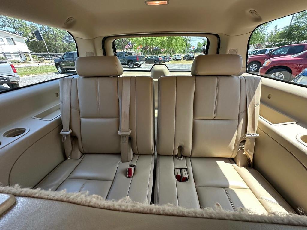 Photo 6 of this CHEVROLET SUBURBAN