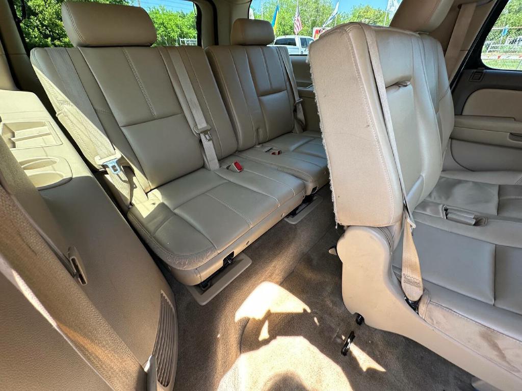 Photo 8 of this CHEVROLET SUBURBAN
