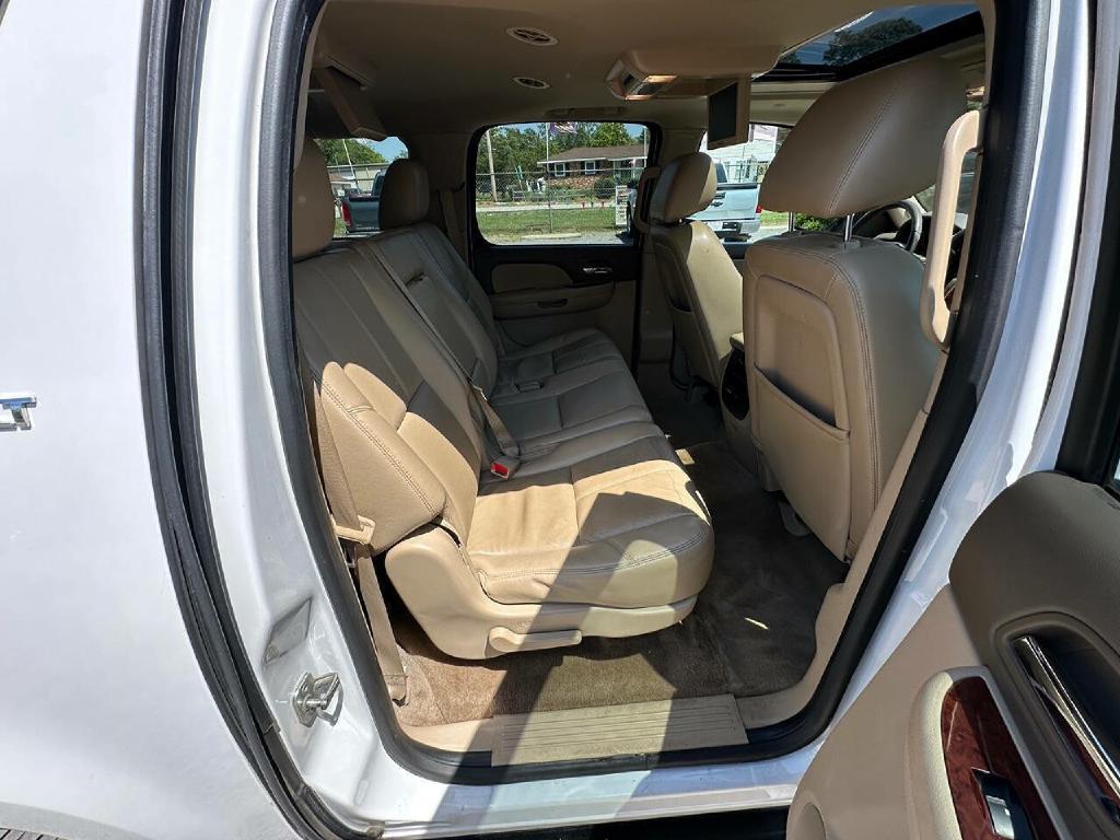 Photo 9 of this CHEVROLET SUBURBAN