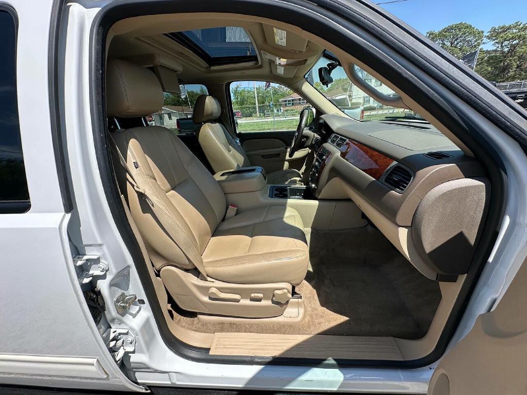 Photo 10 of this CHEVROLET SUBURBAN