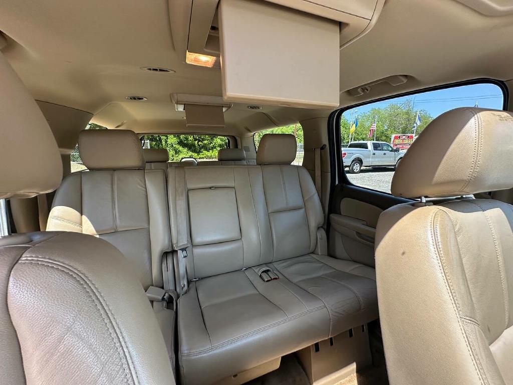 Photo 22 of this CHEVROLET SUBURBAN