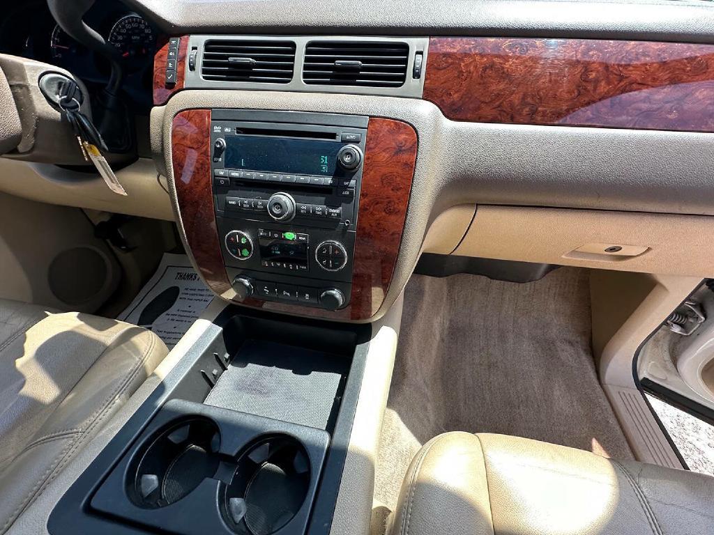 Photo 24 of this CHEVROLET SUBURBAN