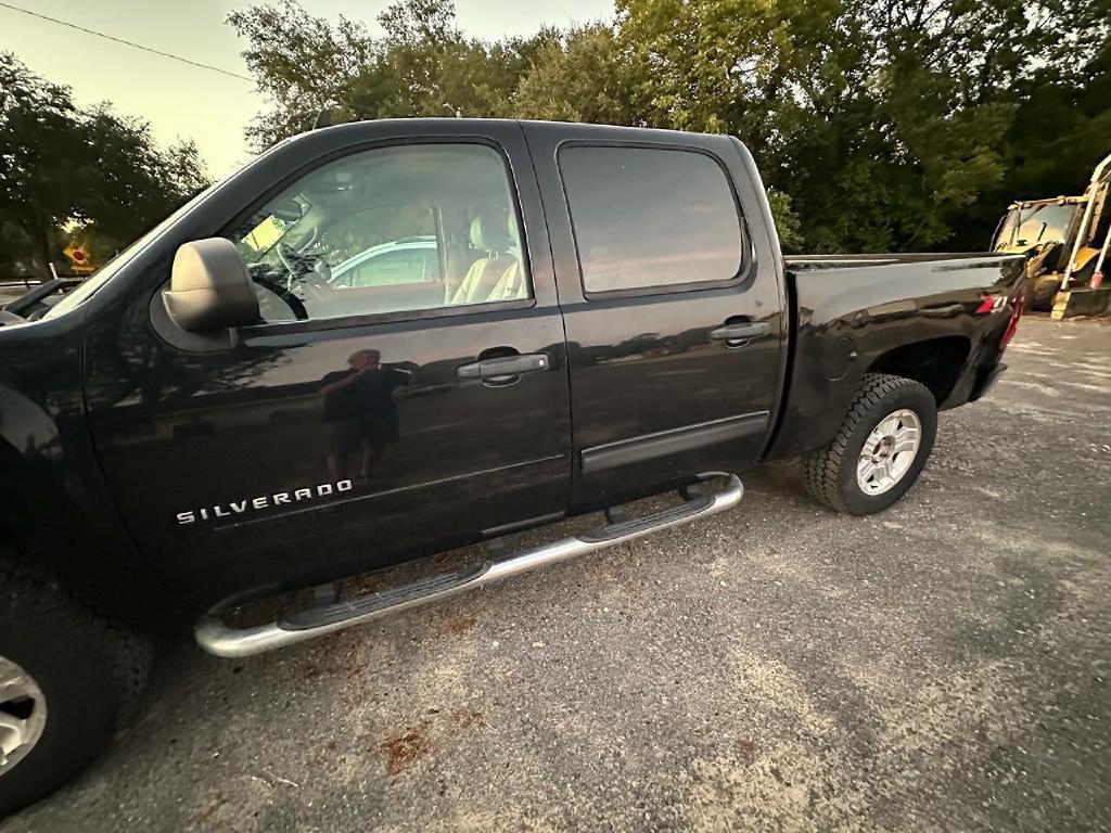 Photo 2 of this CHEVROLET SILVERADO 1500