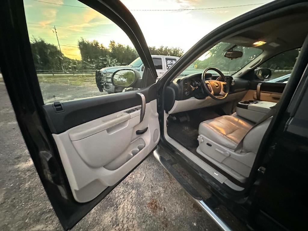 Photo 23 of this CHEVROLET SILVERADO 1500