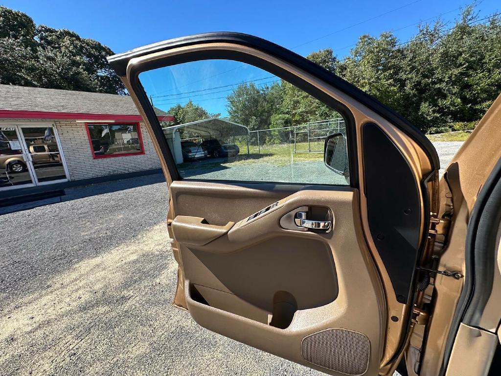 Photo 35 of this NISSAN FRONTIER