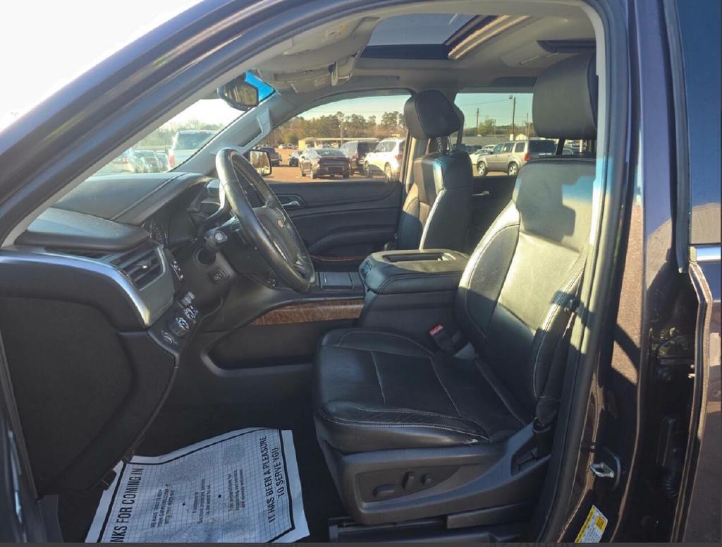Photo 4 of this CHEVROLET TAHOE