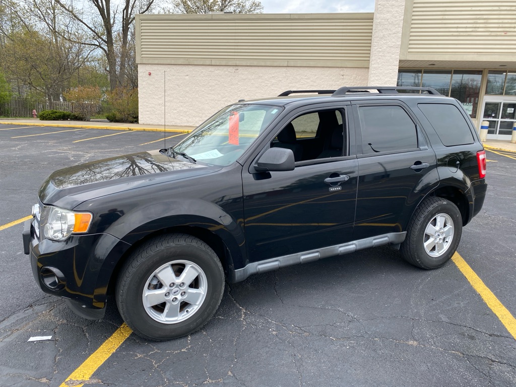 2010 FORD ESCAPE XLT for sale in Eastlake, Ohio