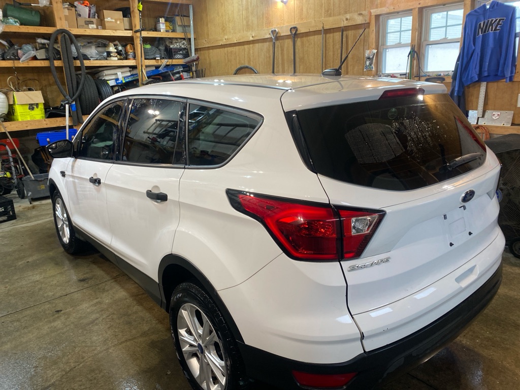 2019 Ford Escape S photo 2