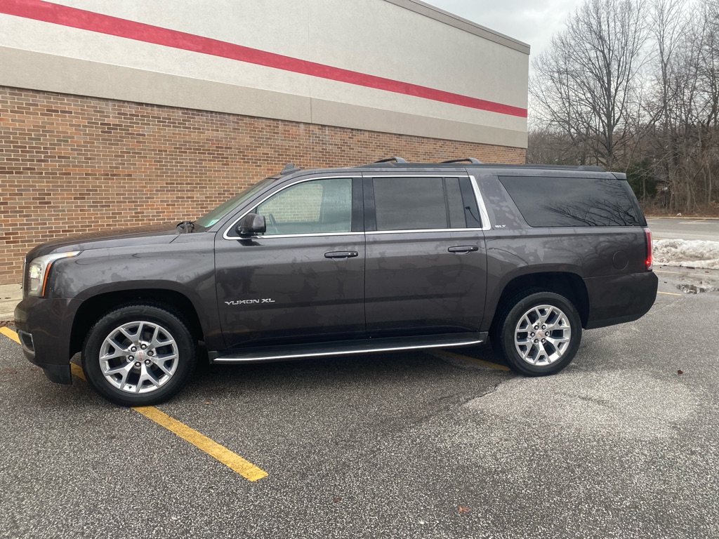 2016 GMC Yukon XL SLT photo 2