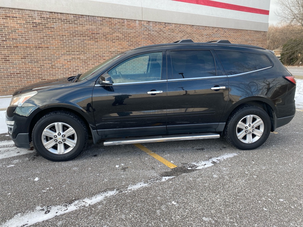 2014 Chevrolet Traverse 1LT photo 2