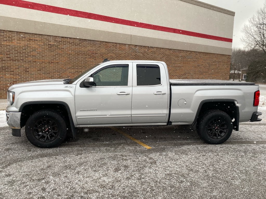 2016 GMC Sierra 1500 SLE photo 2