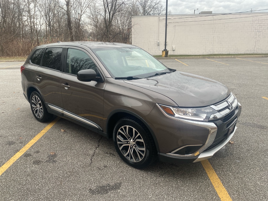 2017 Mitsubishi Outlander ES photo 7