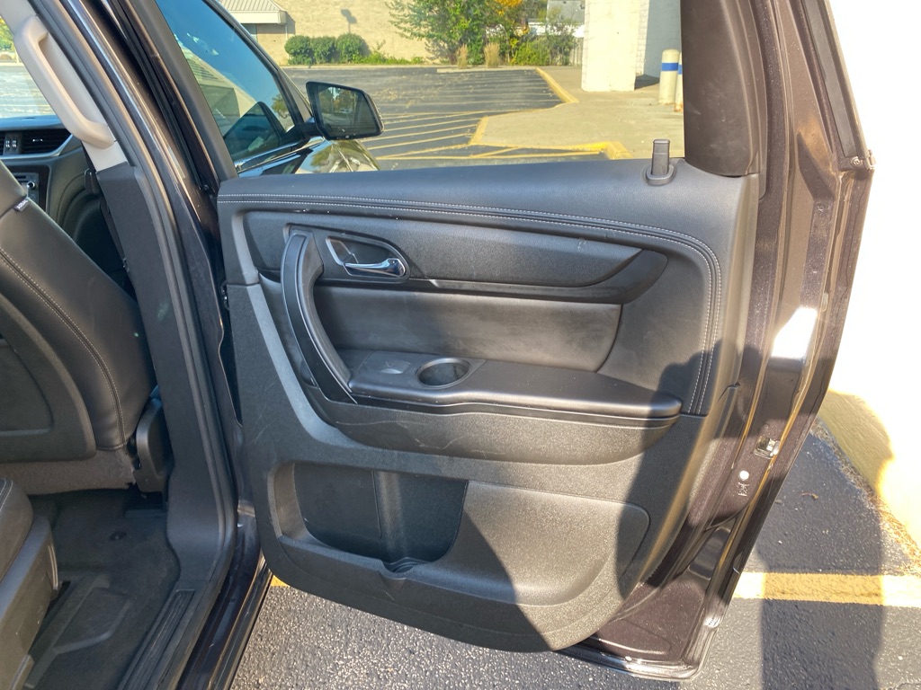 2017 Chevrolet Traverse 2LT photo 24
