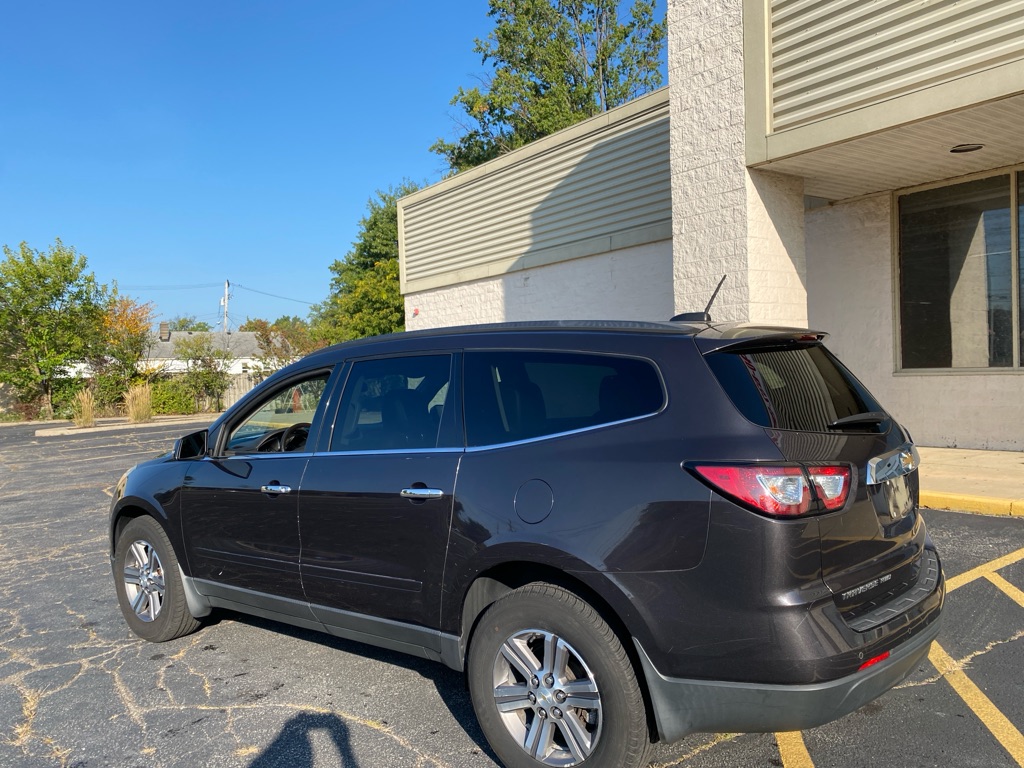 2017 Chevrolet Traverse 2LT photo 3