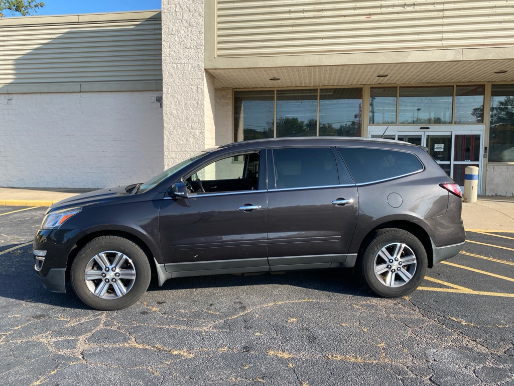 2017 Chevrolet Traverse 2LT photo 2