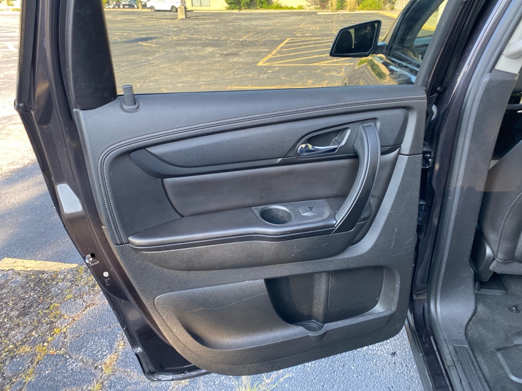 2017 Chevrolet Traverse 2LT photo 21