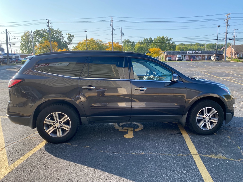 2017 Chevrolet Traverse 2LT photo 6