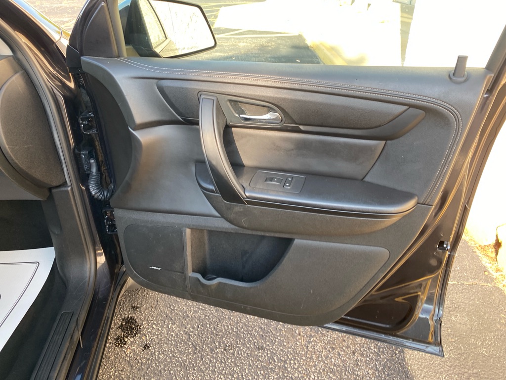 2017 Chevrolet Traverse 2LT photo 26