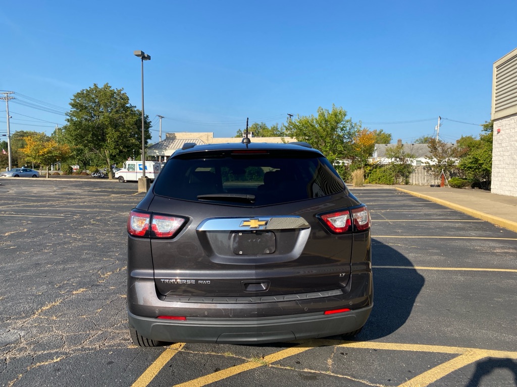 2017 Chevrolet Traverse 2LT photo 4