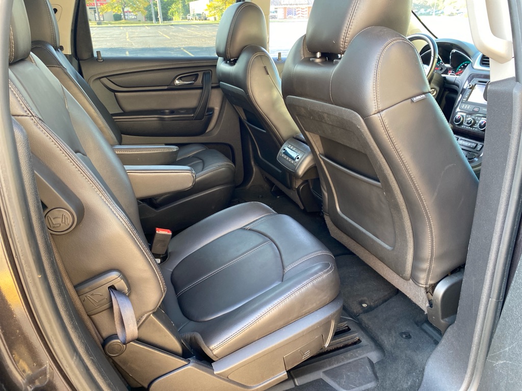 2017 Chevrolet Traverse 2LT photo 23