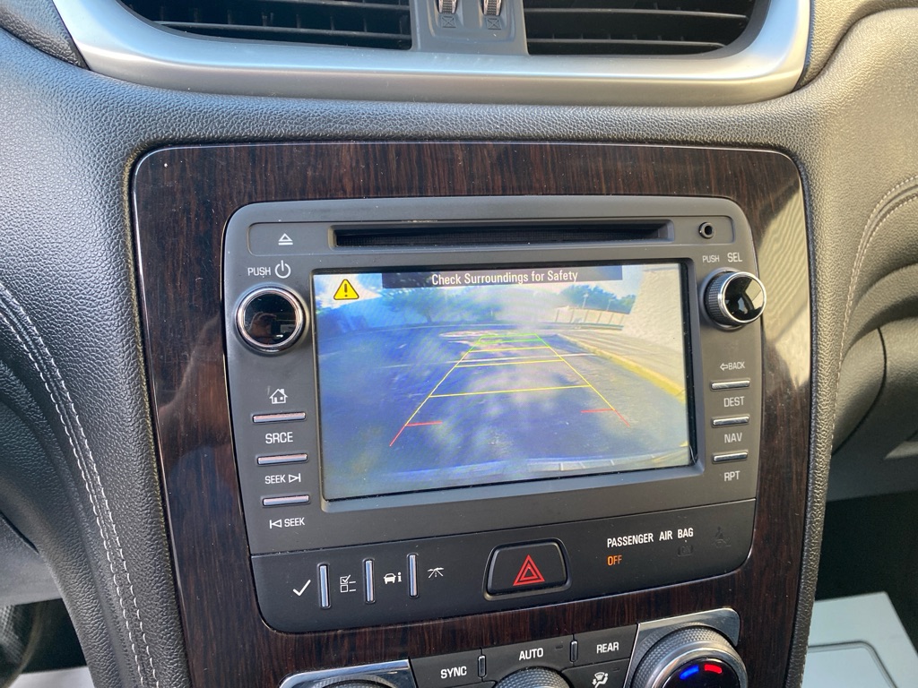 2017 Chevrolet Traverse 2LT photo 16