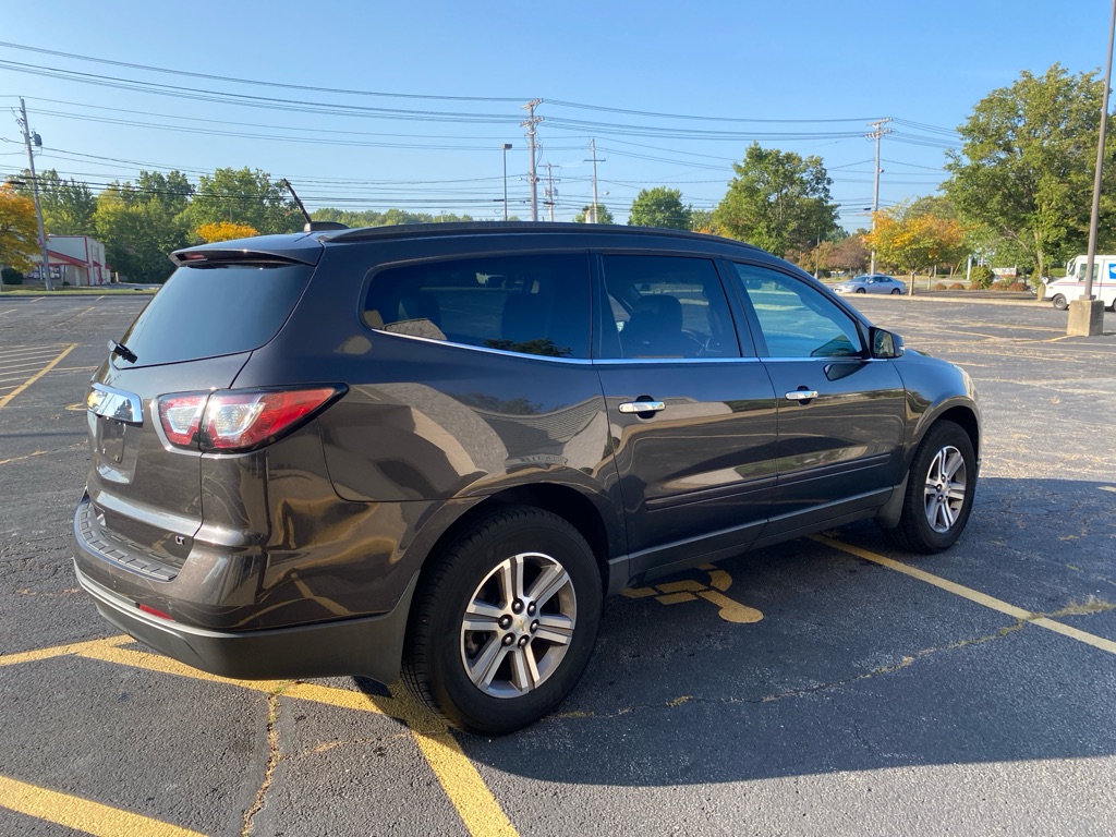 2017 Chevrolet Traverse 2LT photo 5