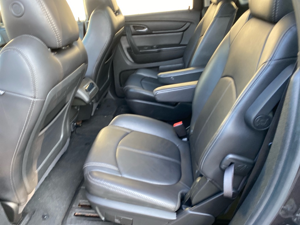 2017 Chevrolet Traverse 2LT photo 19