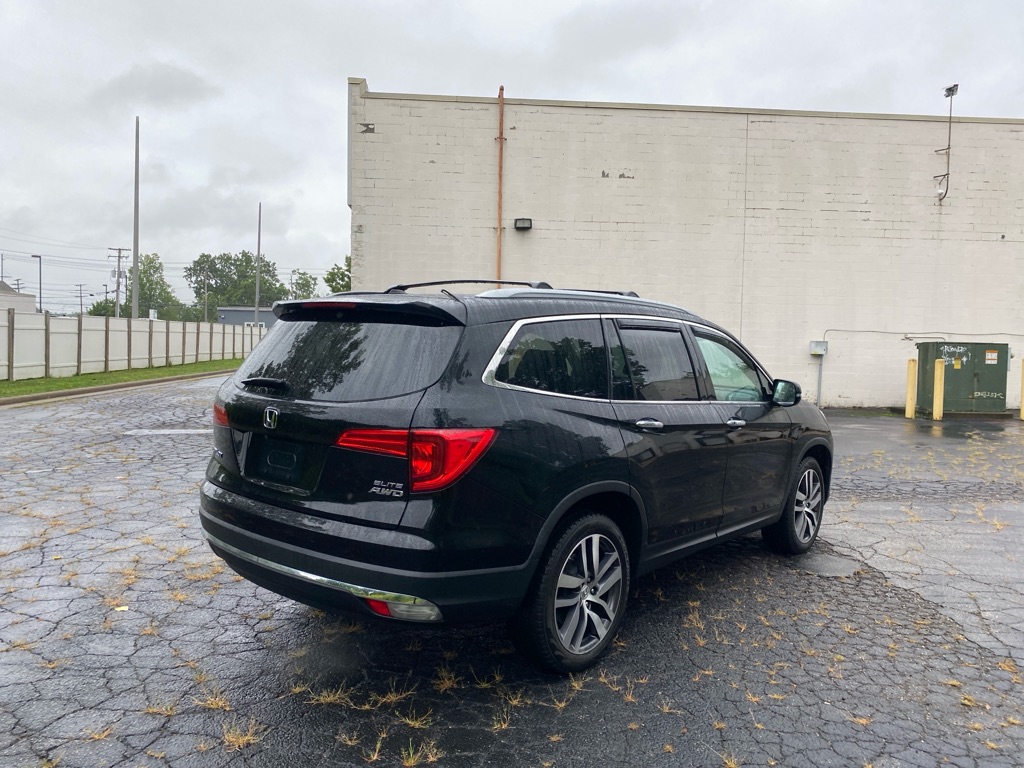 2017 Honda Pilot Elite photo 4