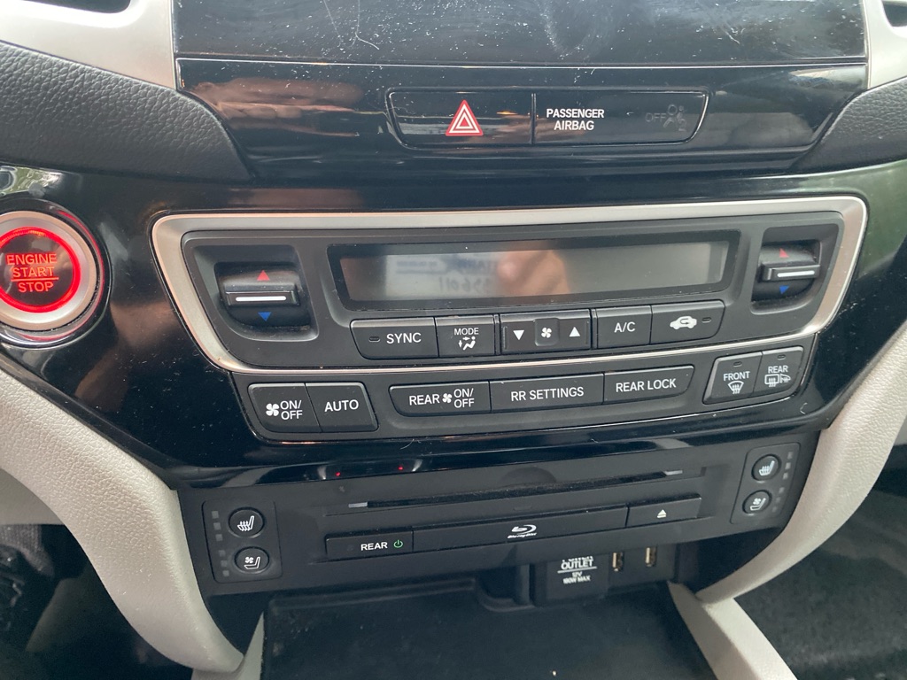 2017 Honda Pilot Elite photo 16