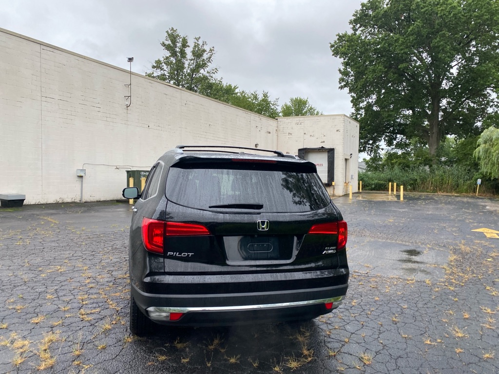 2017 Honda Pilot Elite photo 3
