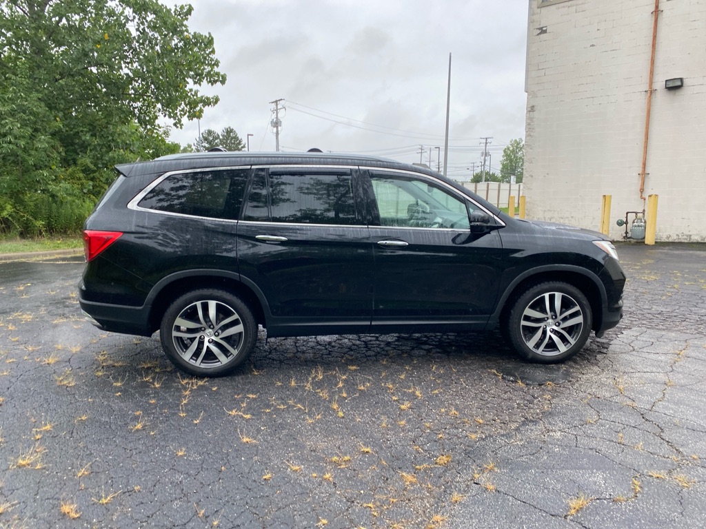 2017 Honda Pilot Elite photo 5