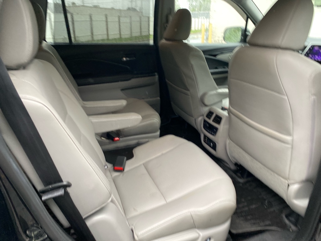 2017 Honda Pilot Elite photo 21