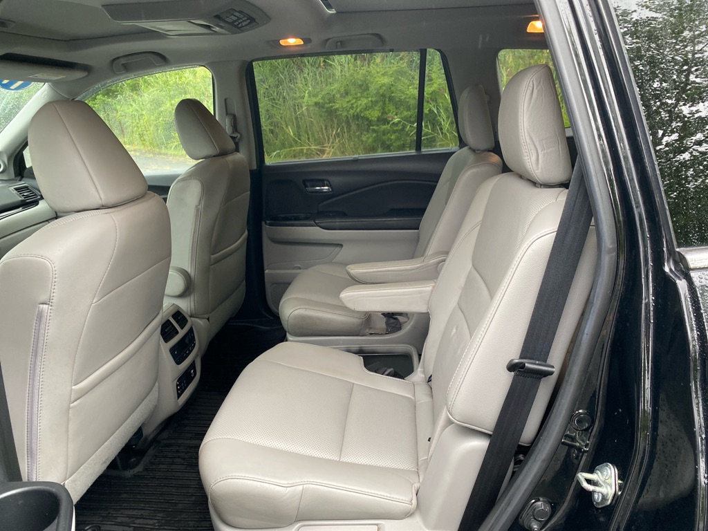 2017 Honda Pilot Elite photo 18