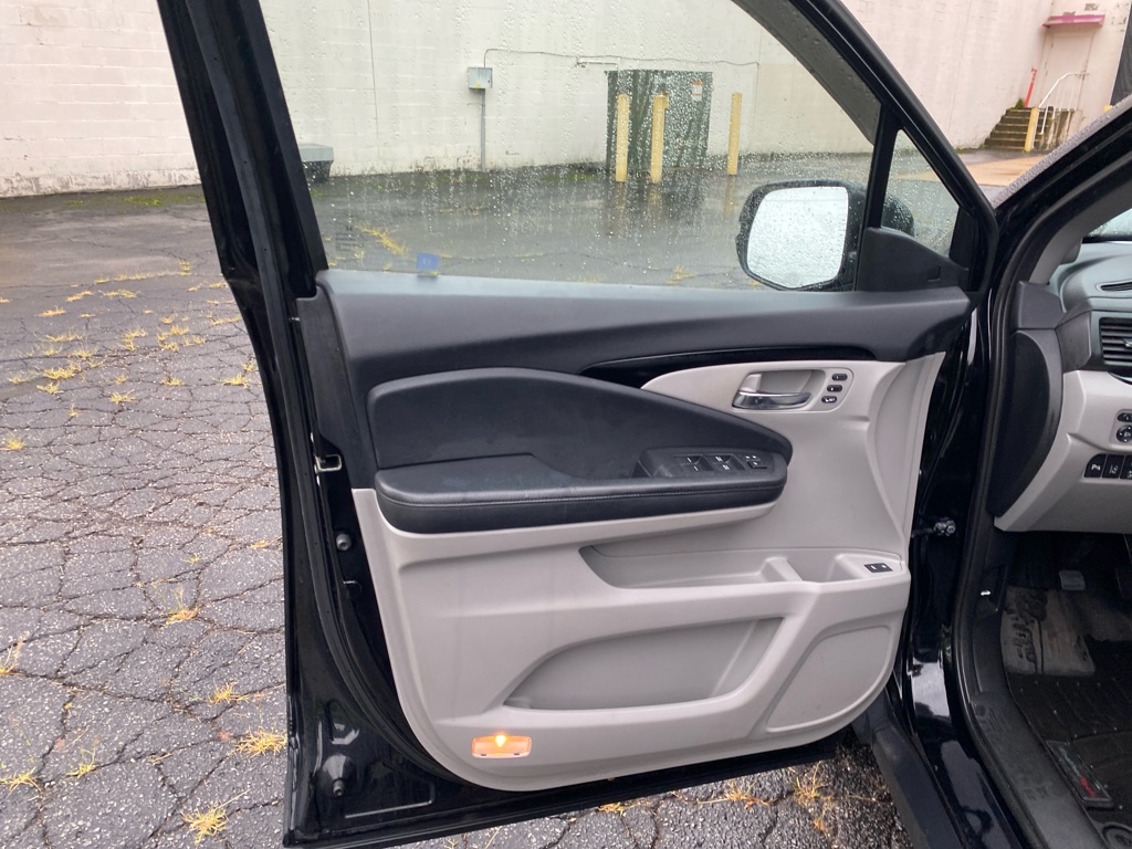 2017 Honda Pilot Elite photo 8