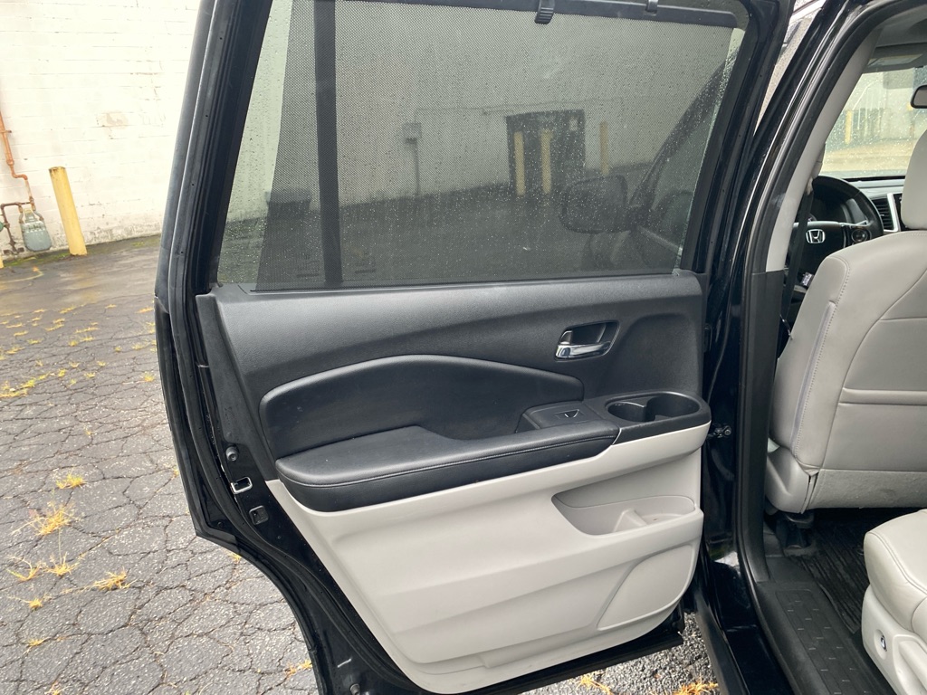 2017 Honda Pilot Elite photo 19