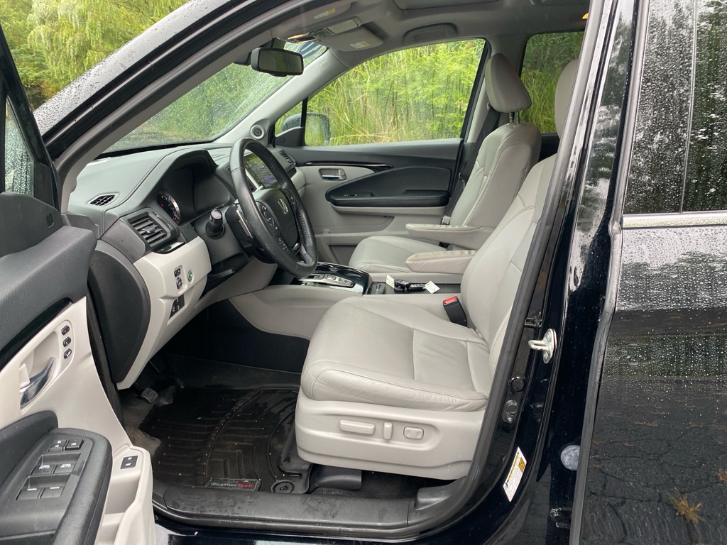 2017 Honda Pilot Elite photo 7