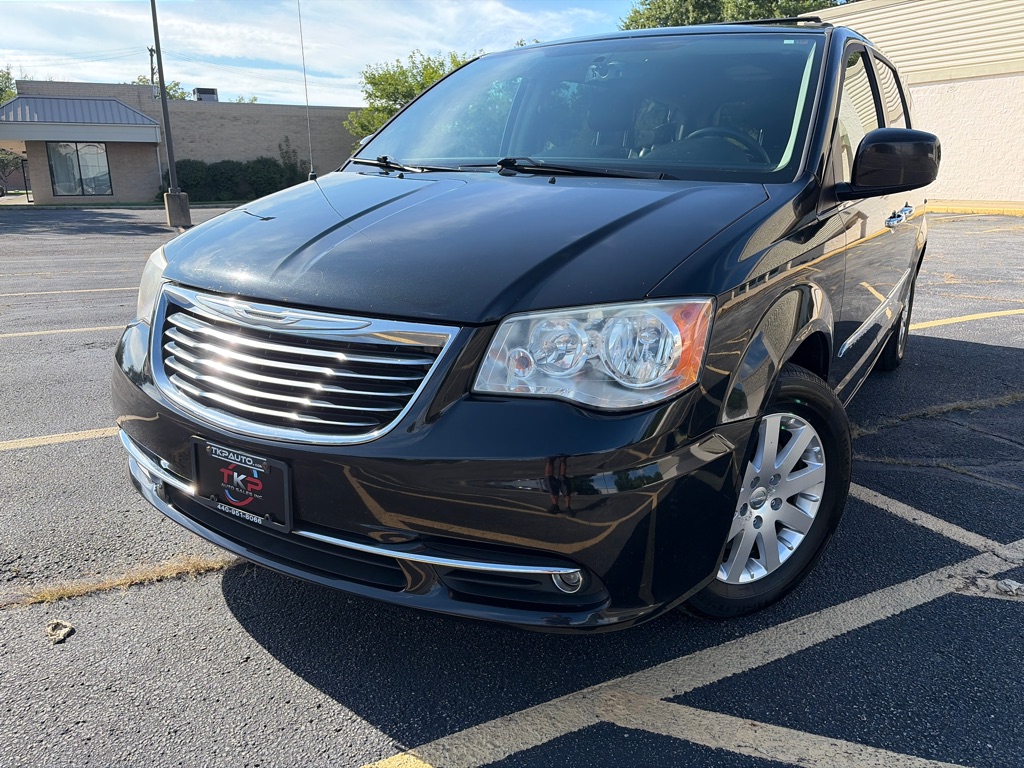 2015 CHRYSLER TOWN & COUNTRY TOURING for sale in Eastlake, Ohio