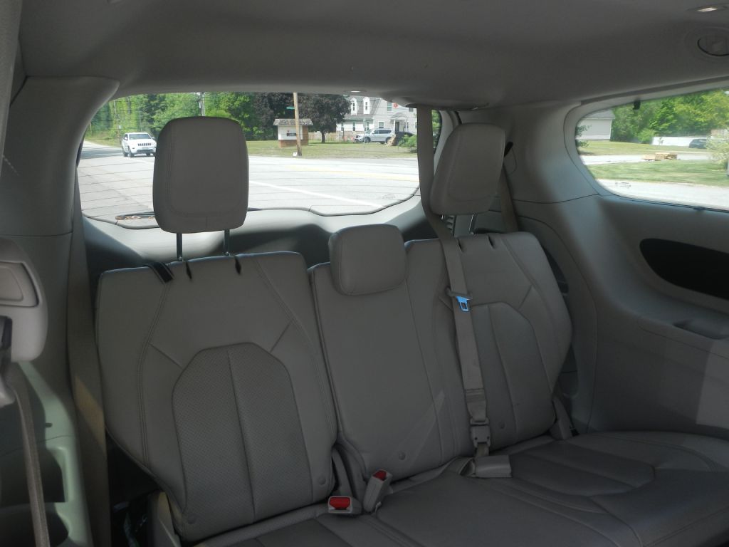 Photo 6 of this CHRYSLER PACIFICA