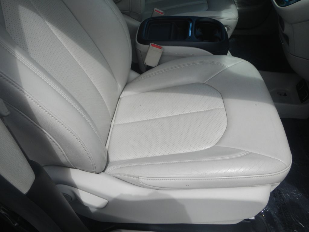 Photo 17 of this CHRYSLER PACIFICA