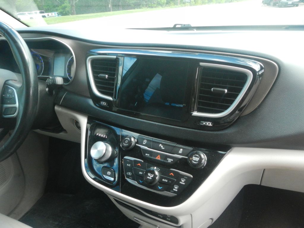Photo 20 of this CHRYSLER PACIFICA