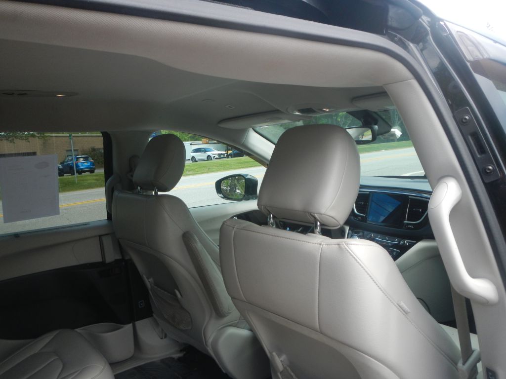 Photo 22 of this CHRYSLER PACIFICA