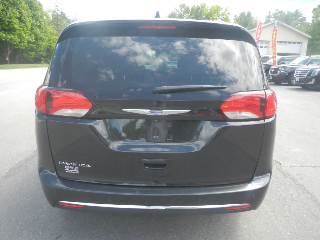 Photo 28 of this CHRYSLER PACIFICA