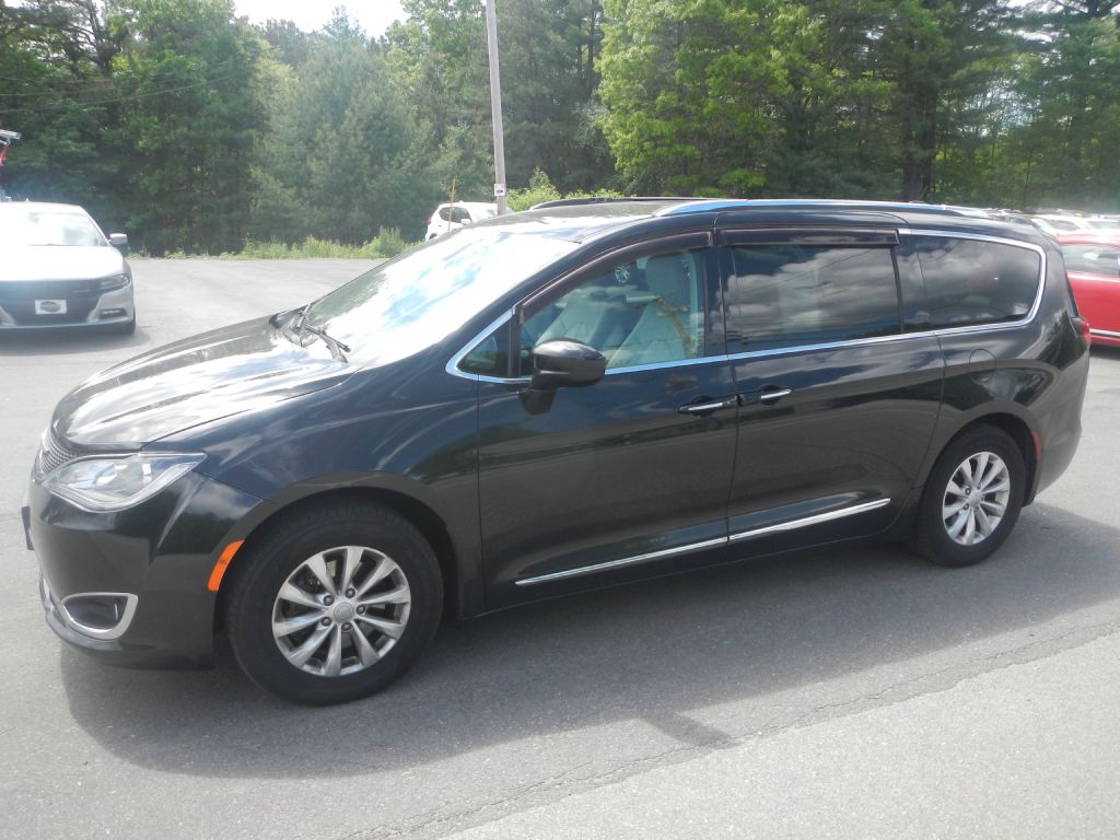 Photo 34 of this CHRYSLER PACIFICA